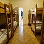 50 People Apartamento