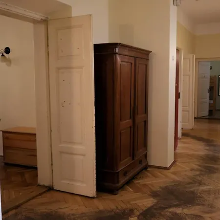 50 People Apartamento Cracovia