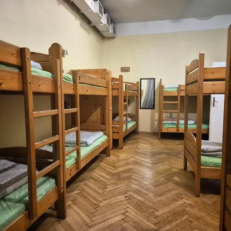 Apartment 50 People *