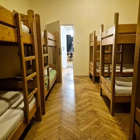 50 People Appartement
