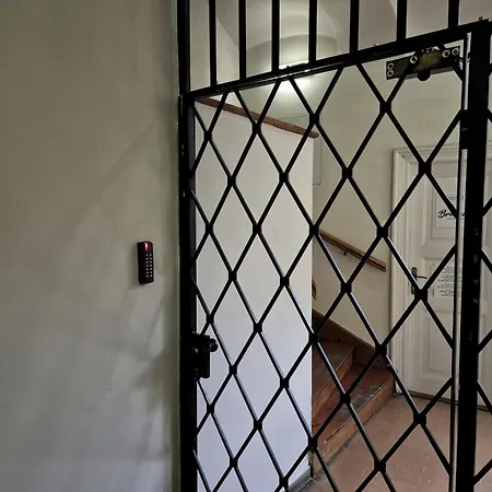 50 People Appartamento *